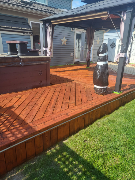 Deck Staining in Lindsay, Ontario